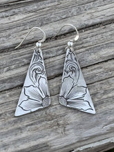 Load image into Gallery viewer, Lainey Floral Earrings
