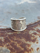 Load image into Gallery viewer, Floral Band
