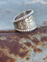 Load image into Gallery viewer, Scroll Cigar Band Ring
