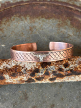 Load image into Gallery viewer, Long Horn Copper Cuff
