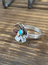 Load image into Gallery viewer, Scrappy Flower Ring
